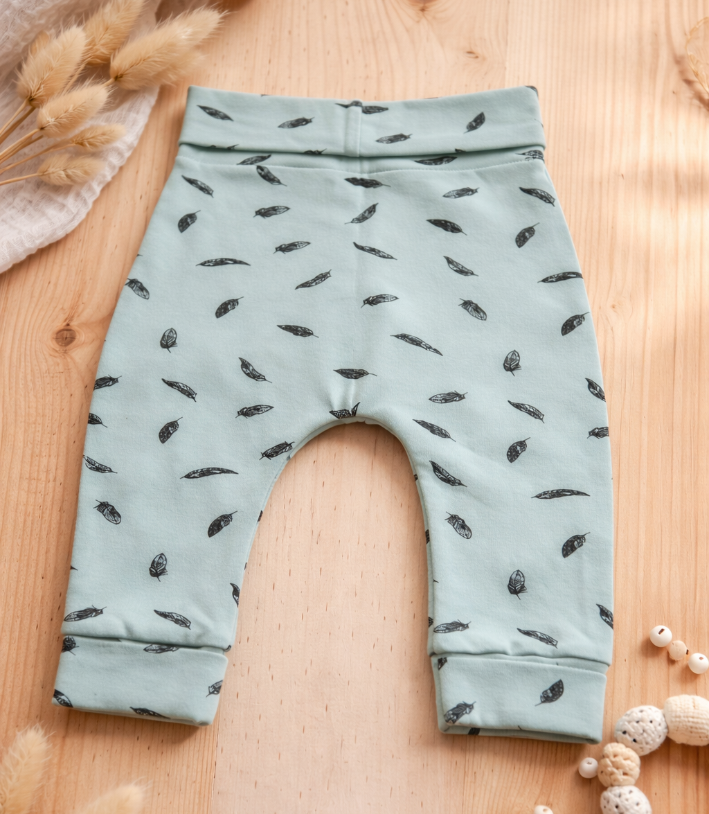 Babybroekje – Mint met blaadjes | Maat 68