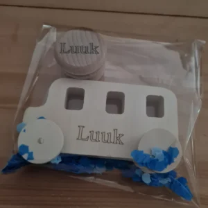 Auto en tandendoosje met naam Luuk