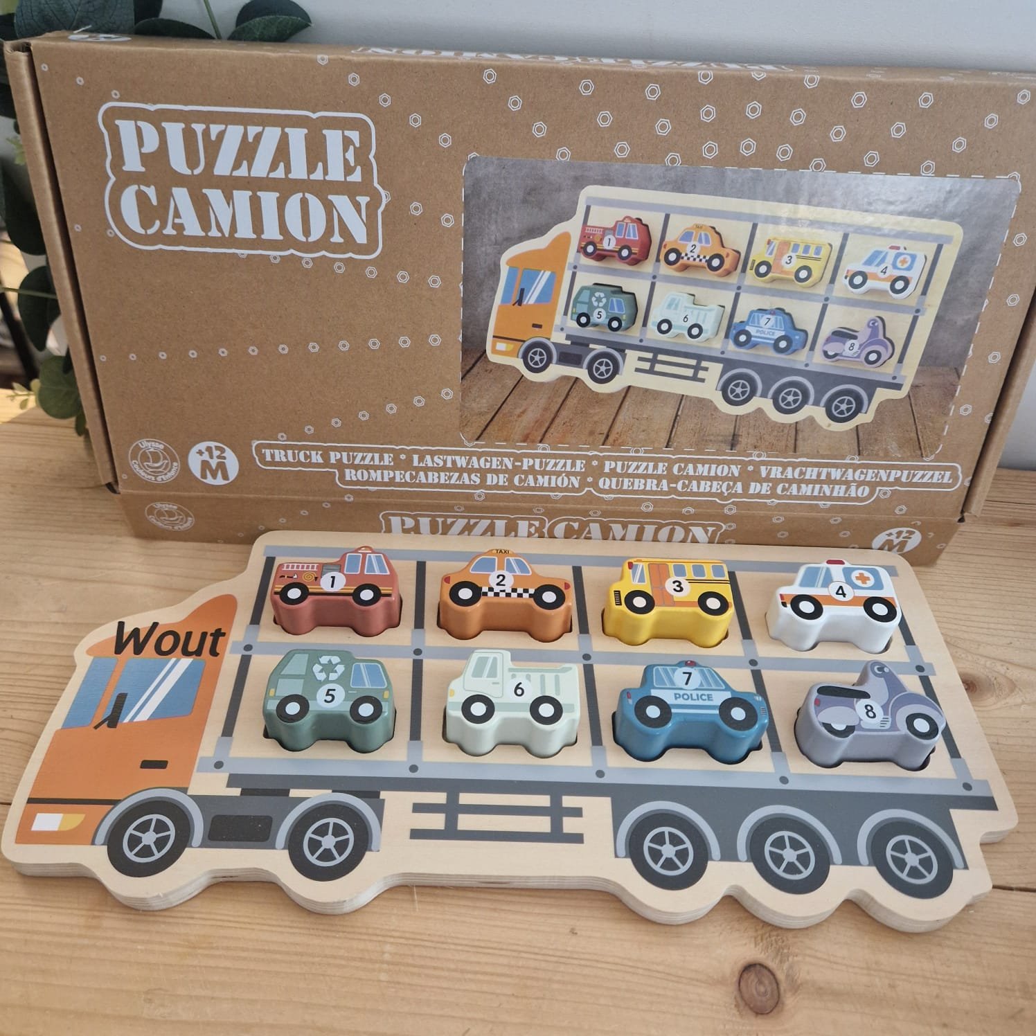 Puzzel vrachtwagen met auto's