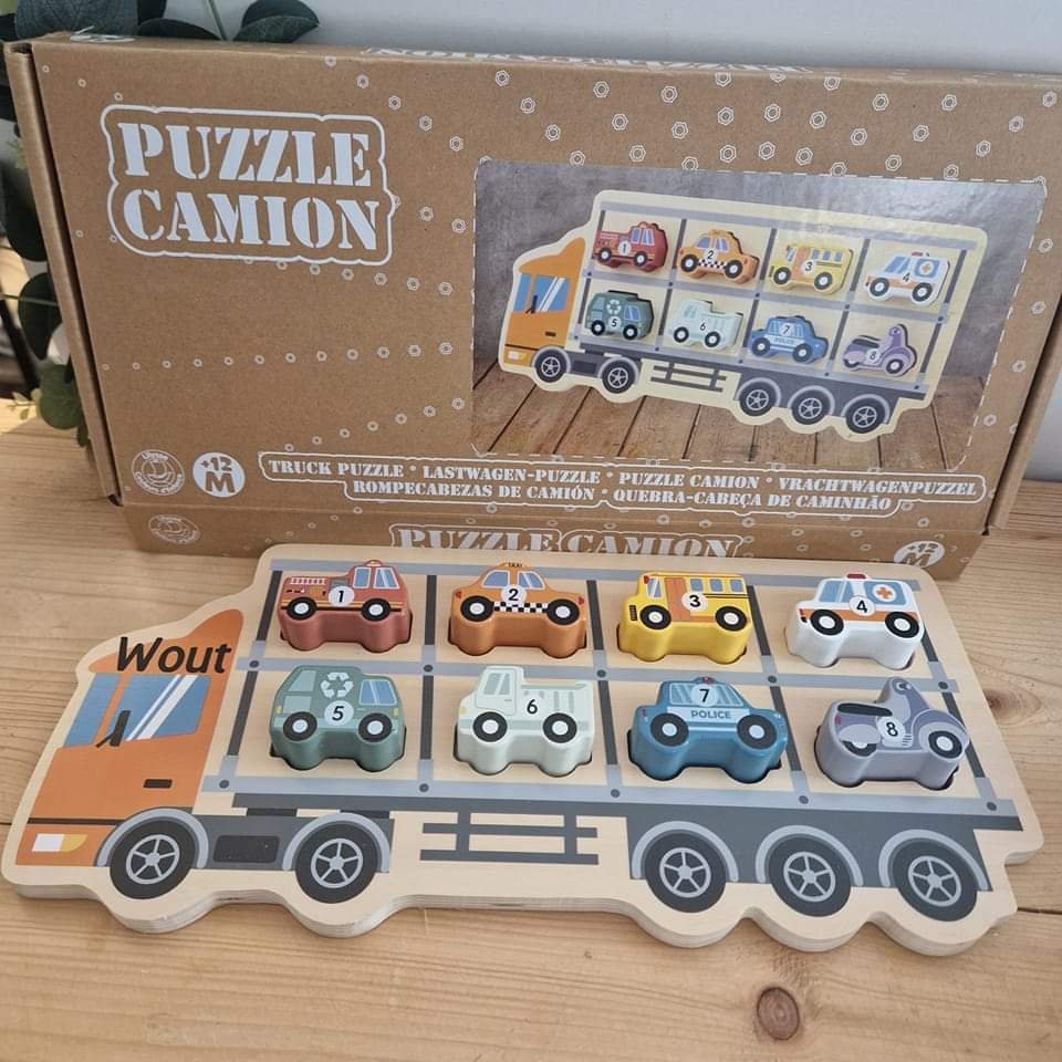 Puzzel vrachtwagen met auto's