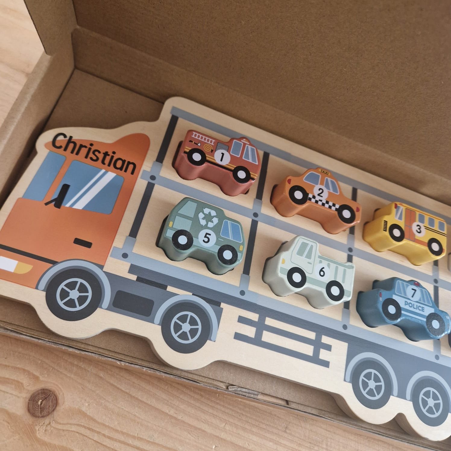 Puzzel vrachtwagen met auto's