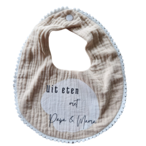 Ui eten met papa en mama